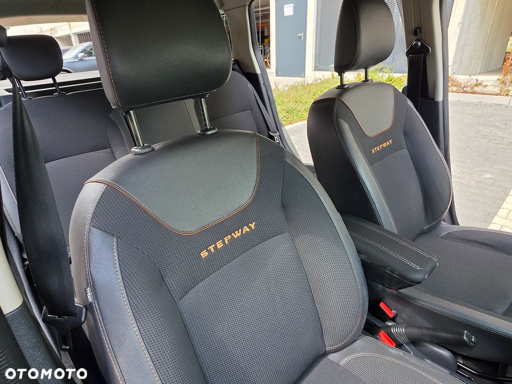 Dacia Logan TCe 90 S&S Stepway Celebration - 14