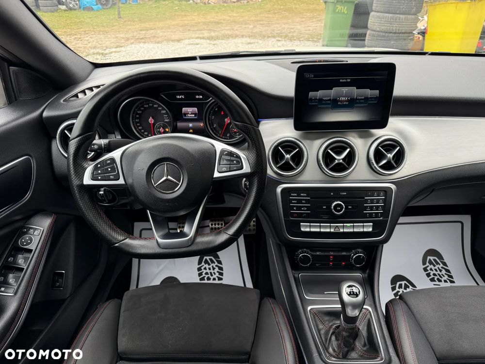 Mercedes-Benz CLA 180 AMG Line - 29