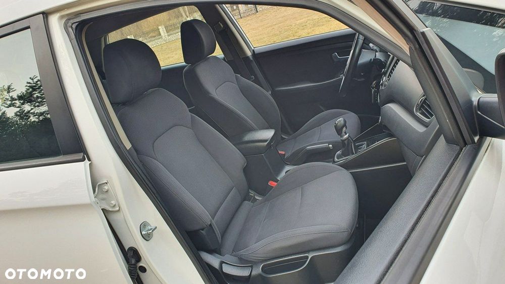 Kia Carens 1.7 CRDi S 7os - 12