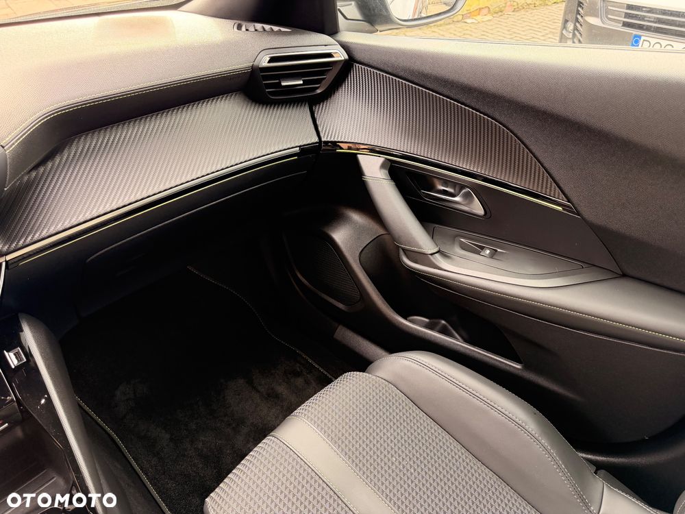 Peugeot 2008 PureTech 130 EAT8 GT - 10