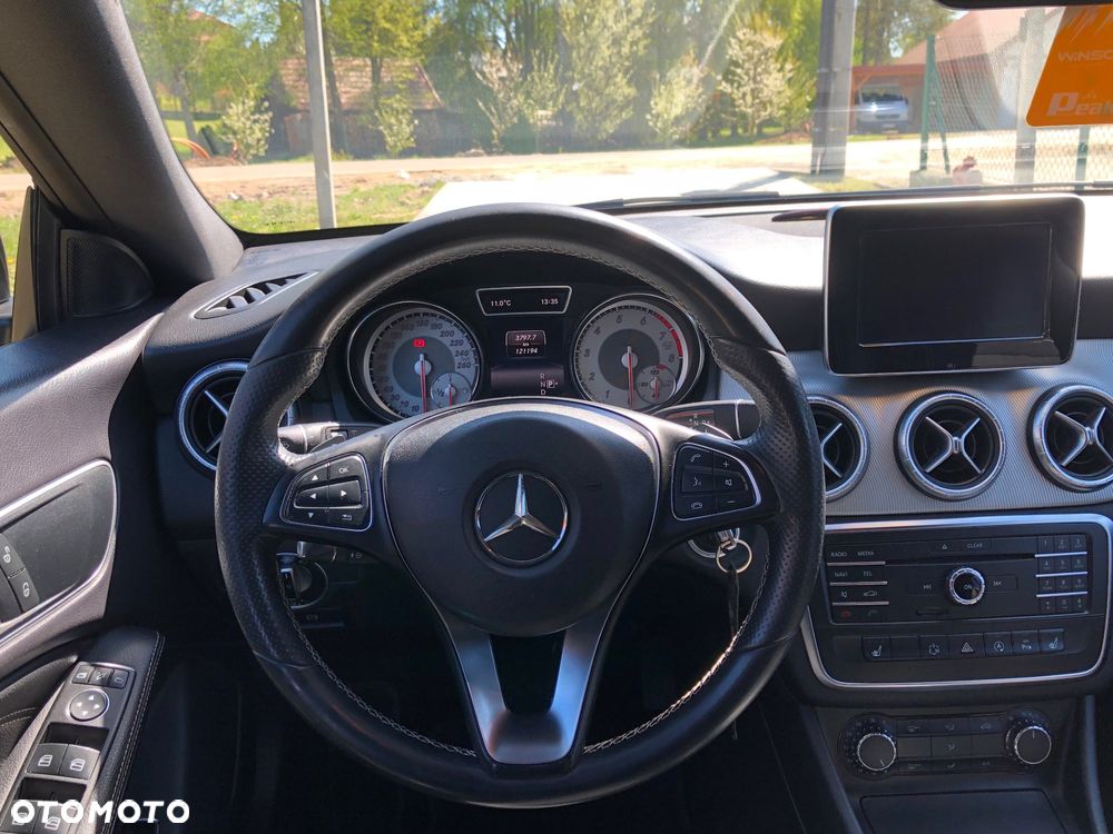 Mercedes-Benz CLA 180 7G-DCT UrbanStyle Edition - 32