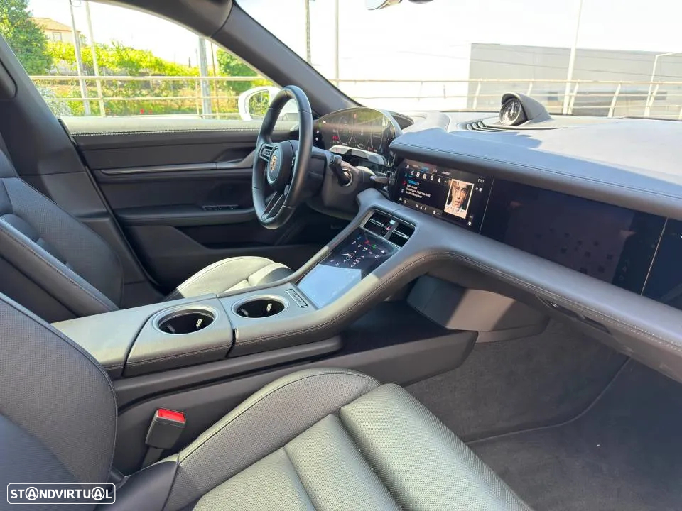 Porsche Taycan 4 - 21