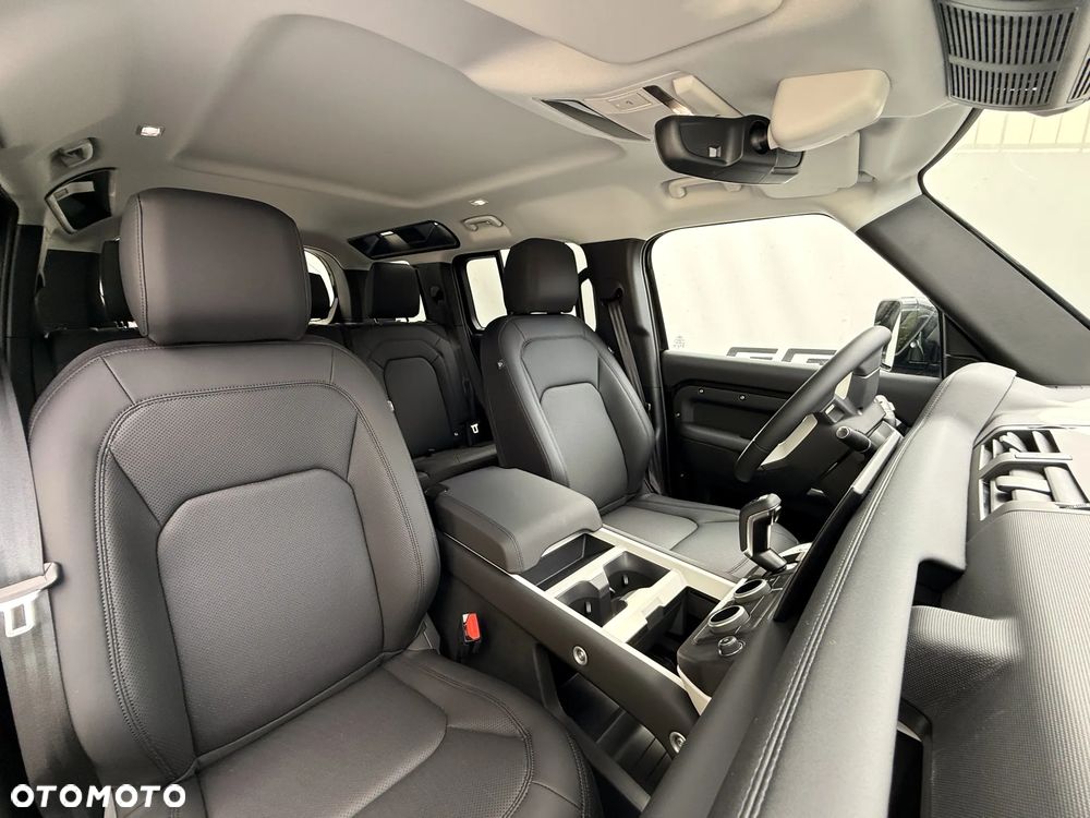 Land Rover Defender 110 D250 S - 8