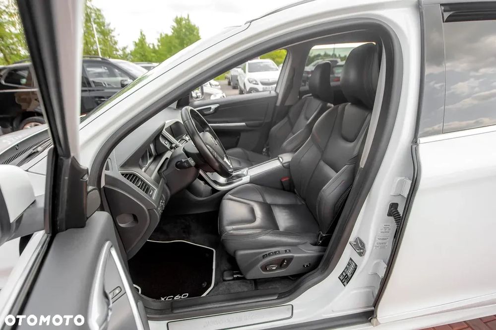 Volvo XC 60 D5 AWD Geartronic Ocean Race - 16