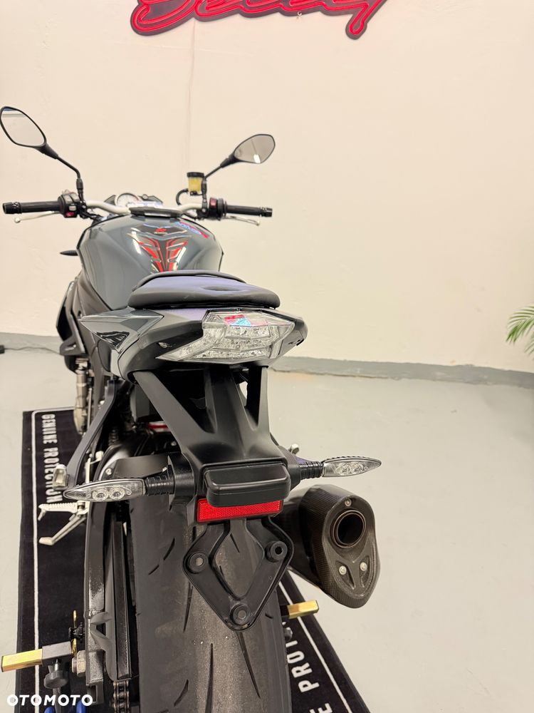 BMW S - 18