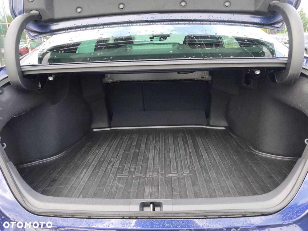 Toyota Camry - 13