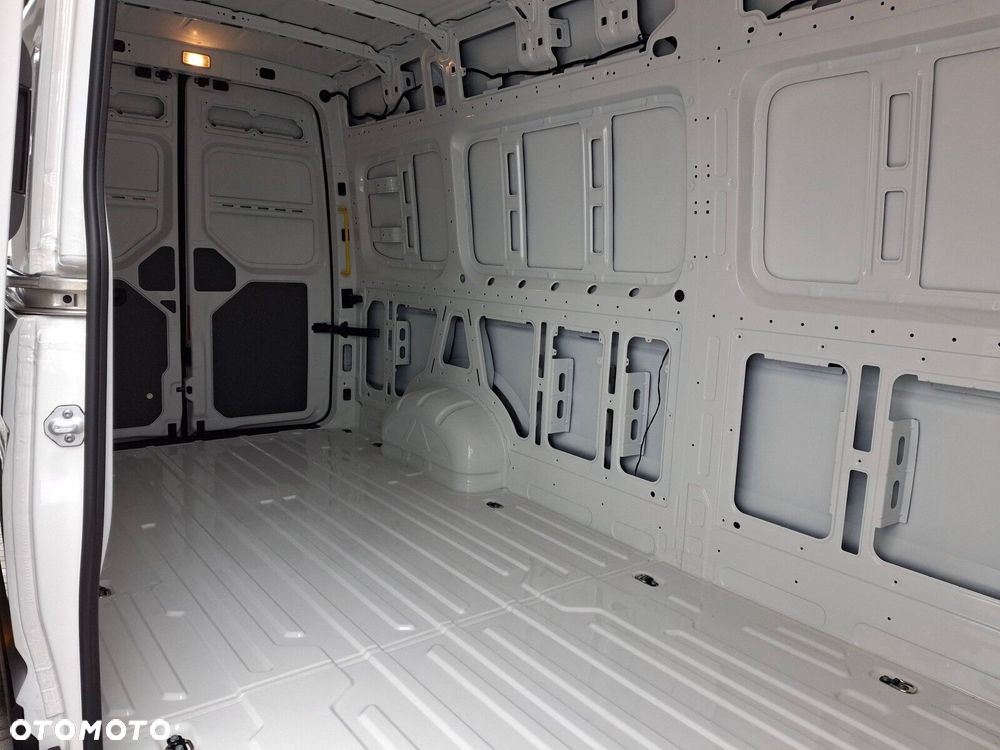 Volkswagen Crafter - 13