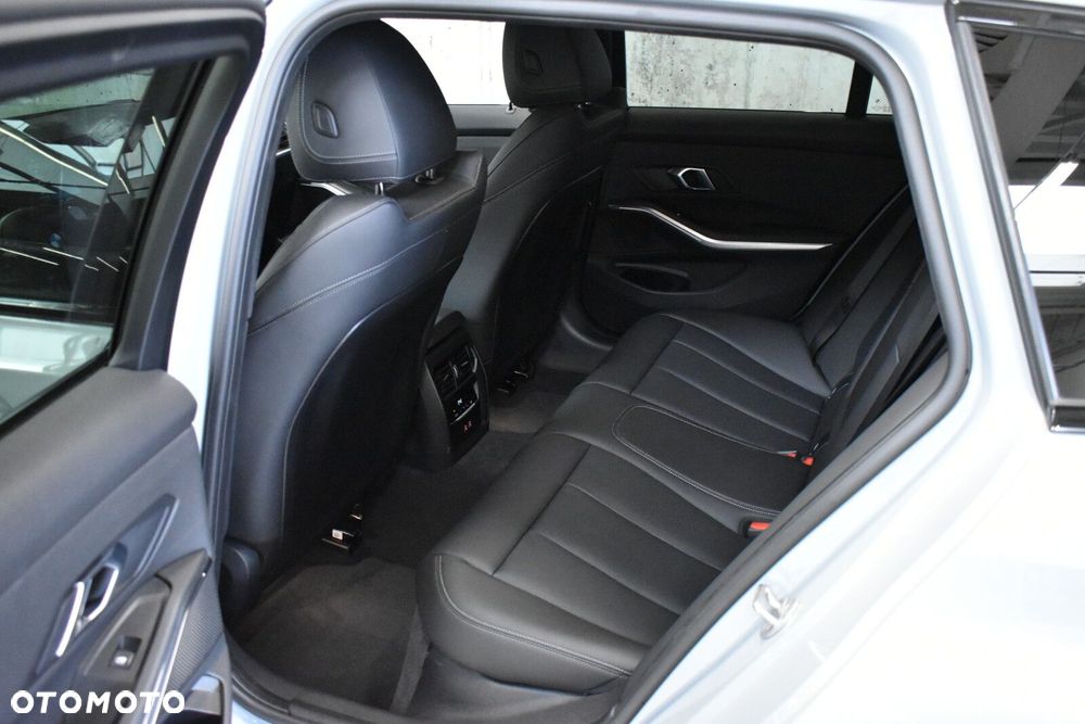 BMW Seria 3 320d xDrive mHEV M Sport - 22