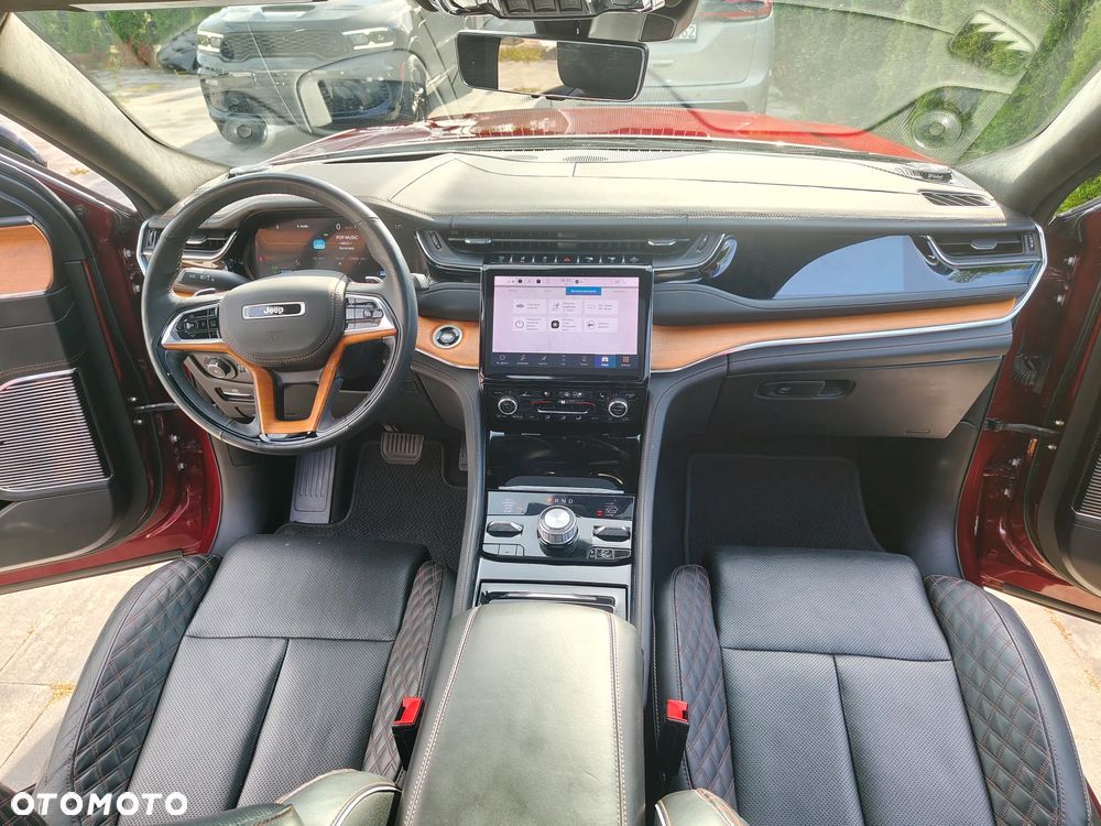 Jeep Grand Cherokee - 16