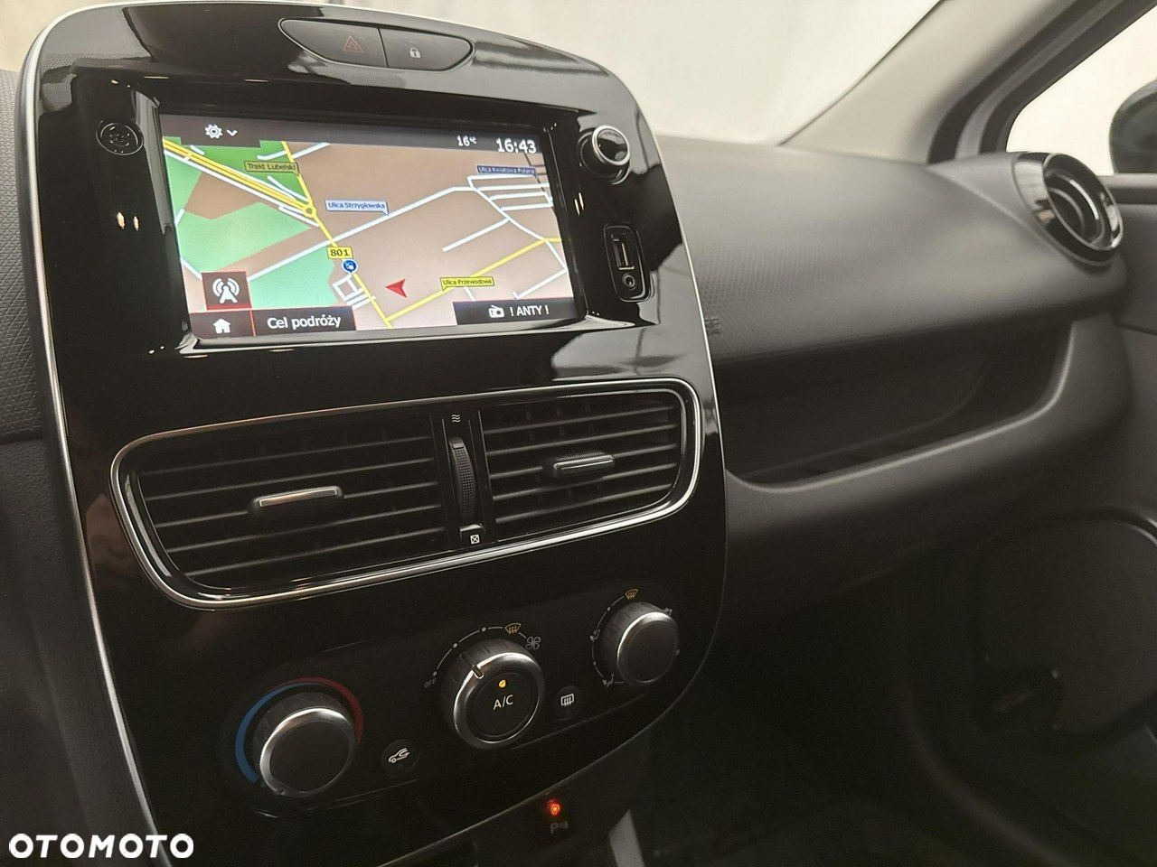 Renault Clio - 26