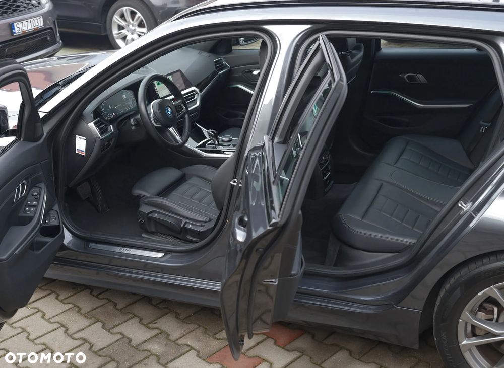 BMW Seria 3 330e Sport Line - 12