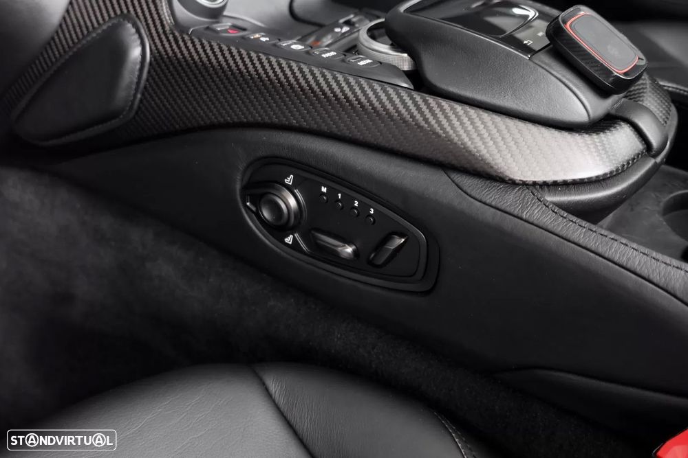 Aston Martin Vantage Roadster V8 - 19