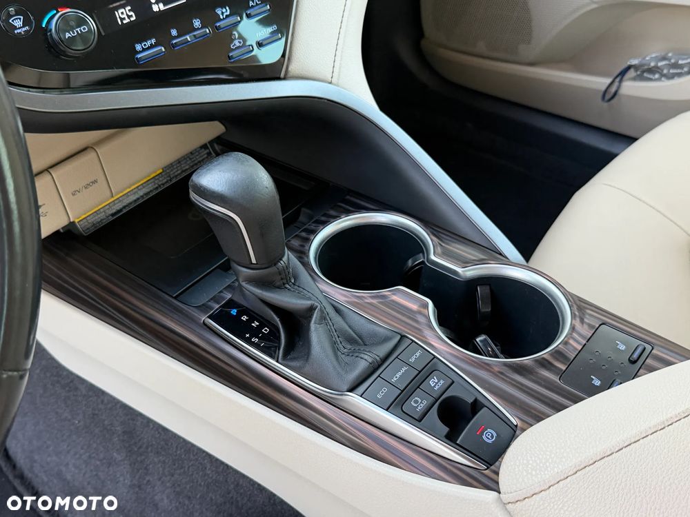 Toyota Camry 2.5 Hybrid Executive CVT - 23
