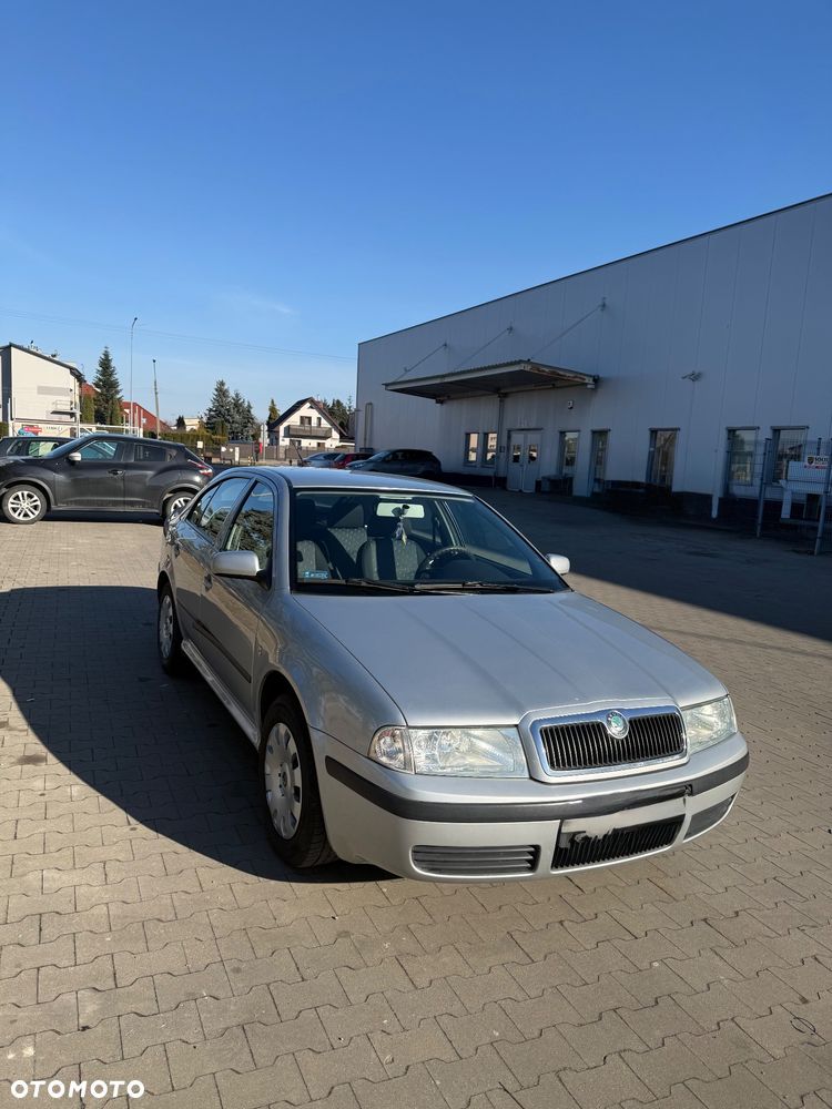 Skoda Octavia 1.6 Tour - 4