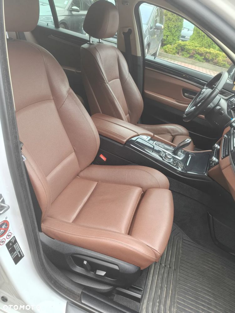 BMW Seria 5 520d xDrive - 23