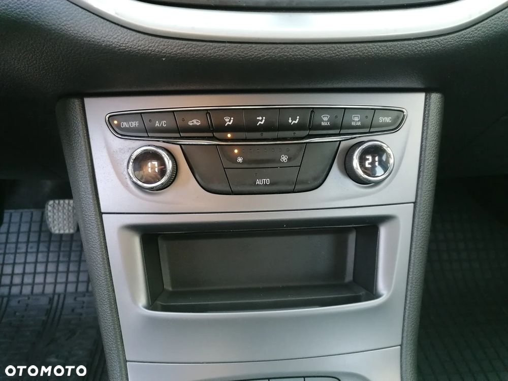 Opel Astra 1.6 CDTI Enjoy S&S - 11