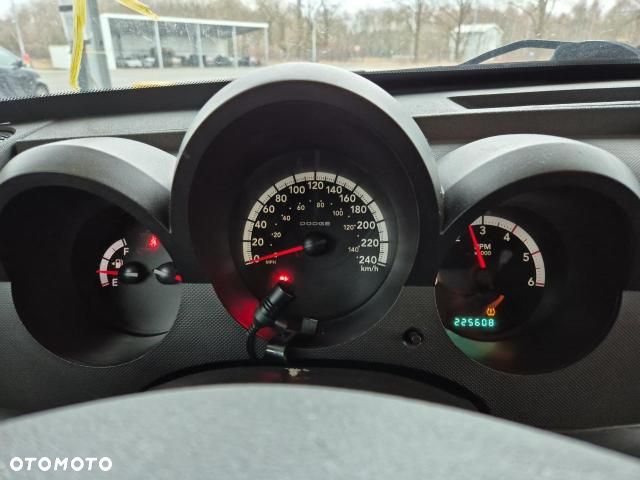 Dodge Nitro 2.8 CRD DPF SE - 6