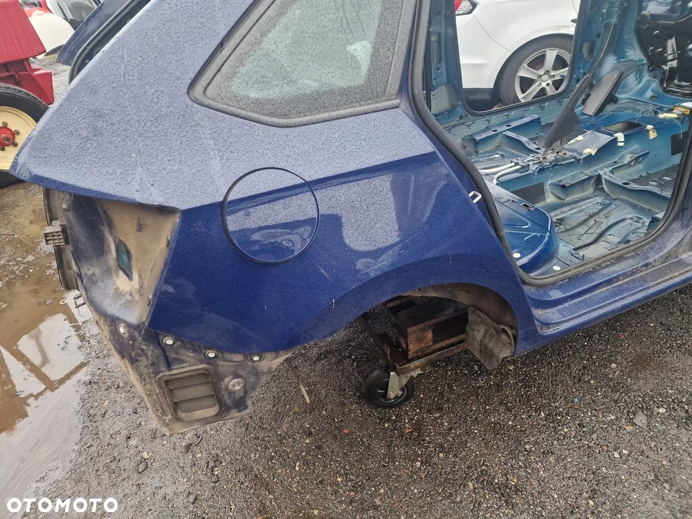 Błotnik  prawy  tyl skoda  rapid  spacback - 1