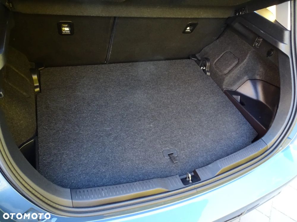Toyota Auris 1.8 HSD Luna - 19