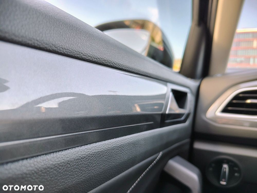 Volkswagen T-Roc - 23