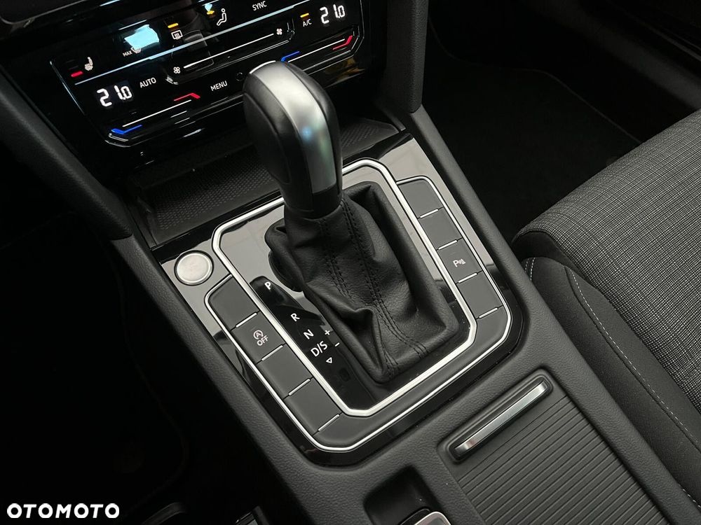 Volkswagen Passat - 32