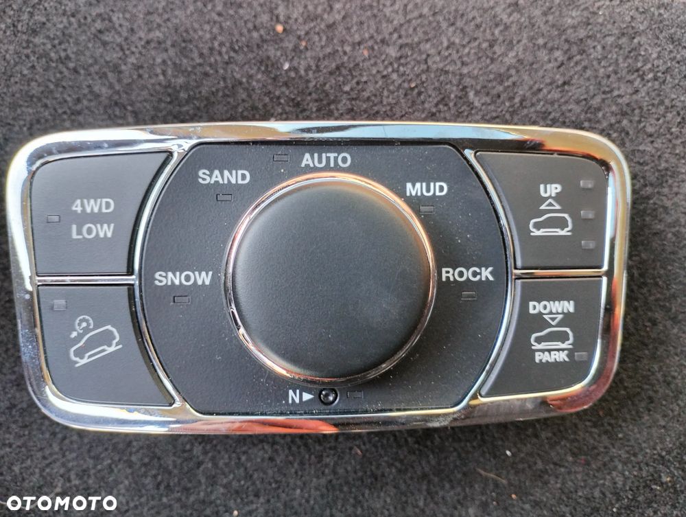 jeep grand cherokee wk2 panel sterowania zawieszeniem - 1