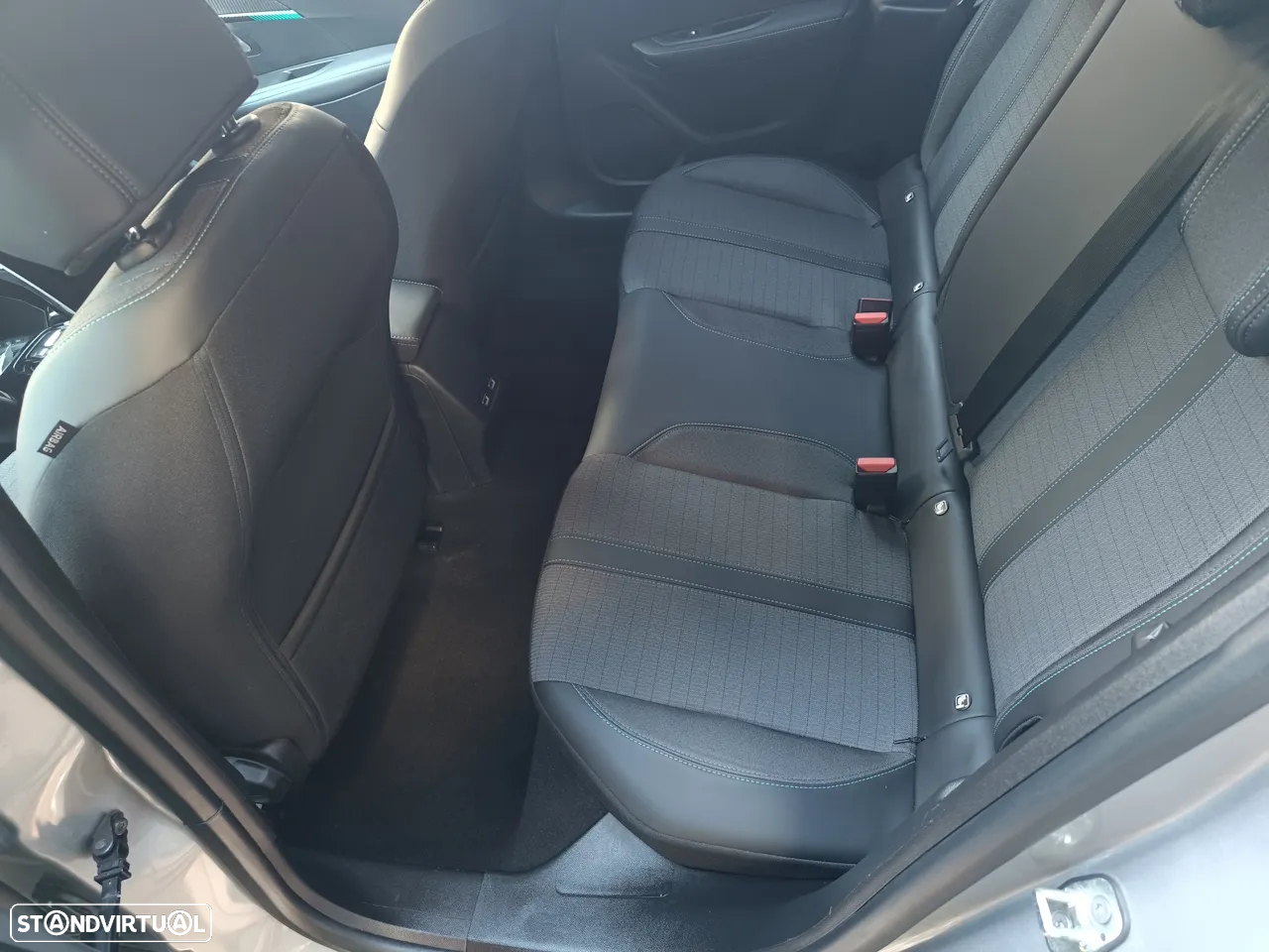 Peugeot 208 PureTech 100 EAT8 Allure - 15