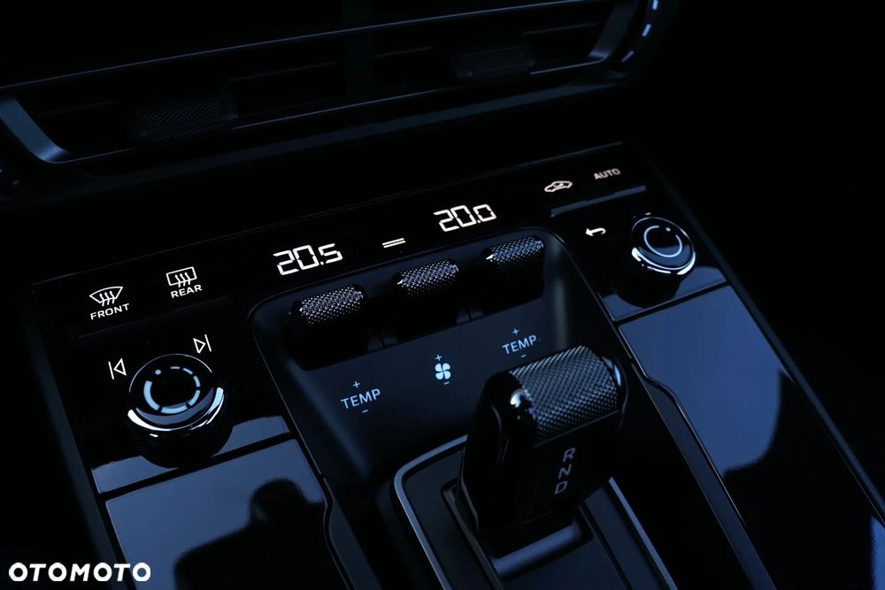 Porsche 911 Carrera 4 GTS - 22