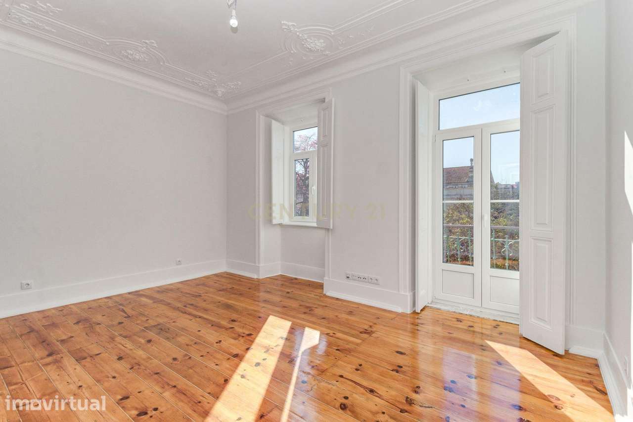 Arrendamento de apartamento T3+1 totalmente remodelado na Av. Almirant - Grande imagem: 2/30