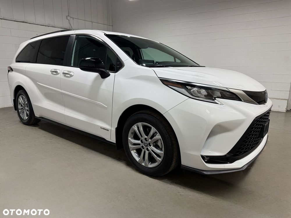 Toyota Sienna - 2