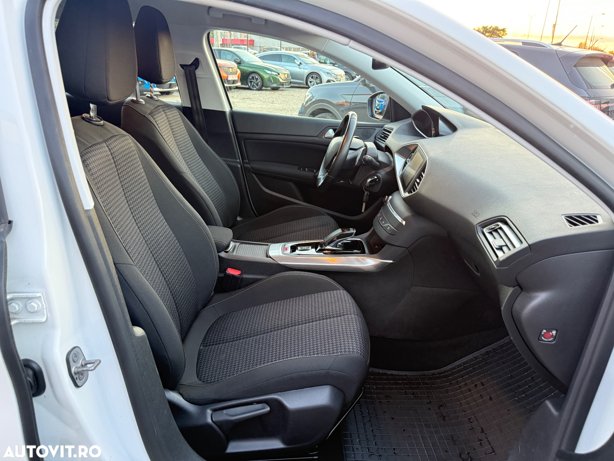 Peugeot 308 1.5 BlueHDi FAP STT EAT8 Active - 6