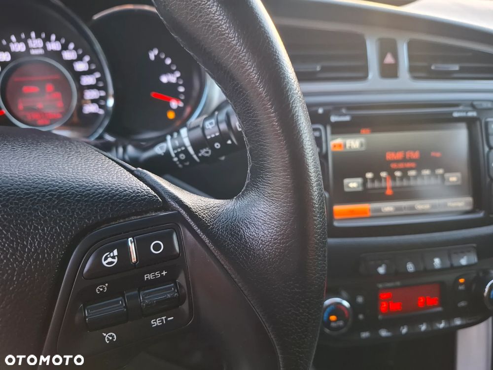 Kia Ceed - 12