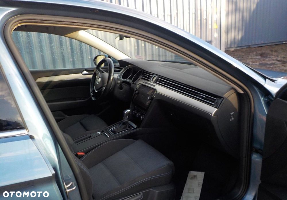 Volkswagen Passat - 16
