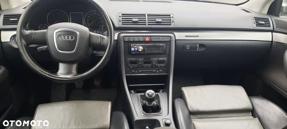 Audi A4 Avant 2.0 TDI Quattro - 26