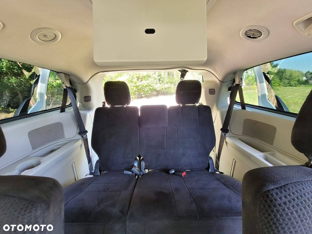 Chrysler Town & Country - 21