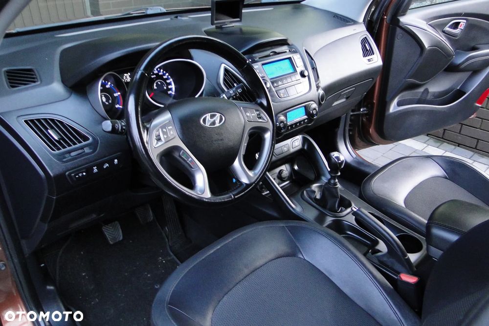 Hyundai ix35 2.0 CRDi 4WD Fifa World Cup Gold Edition - 11