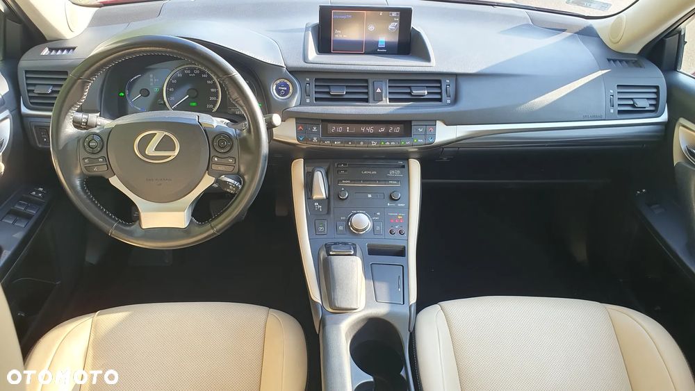Lexus CT 200h - 12