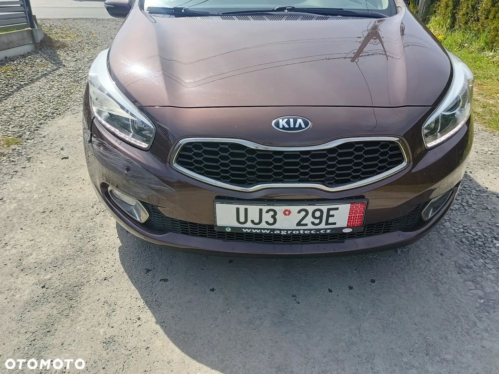 Kia Ceed 1.6 GDI Dream Team Edition - 4