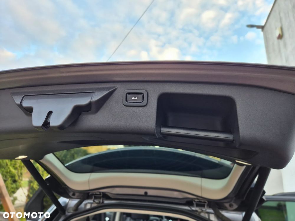 Land Rover Discovery Sport 2.0 P200 mHEV S - 19