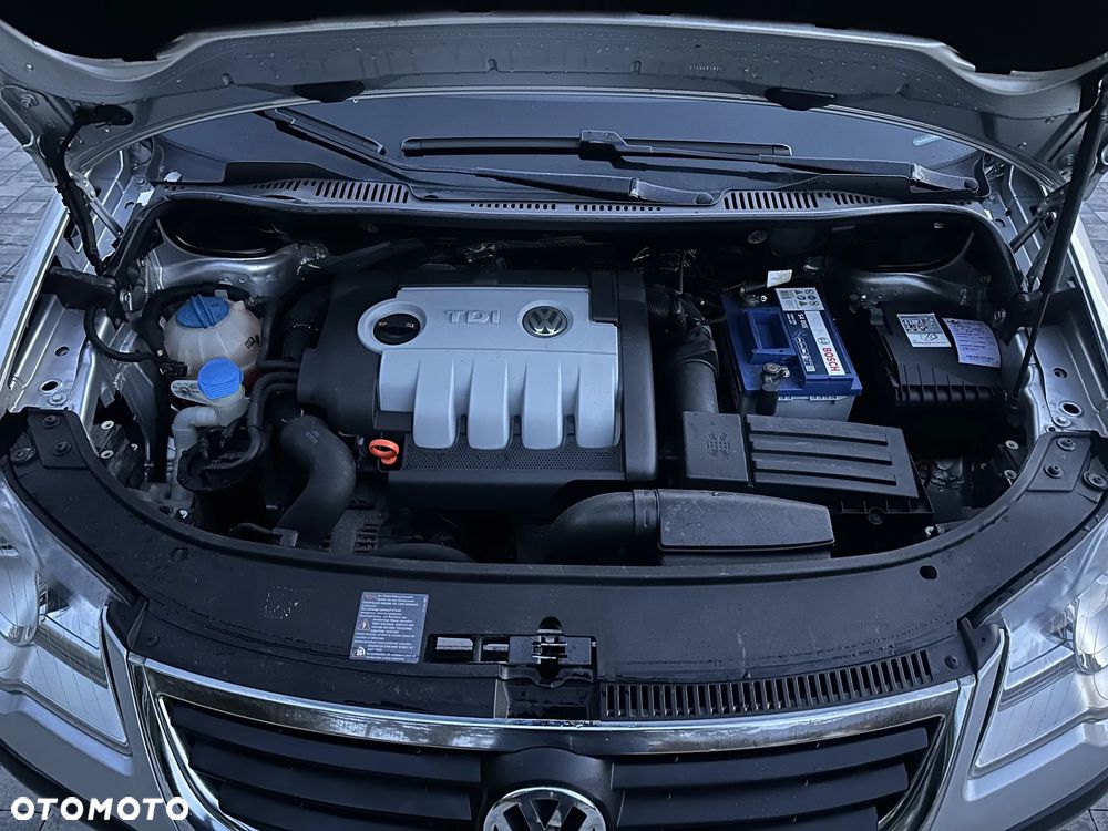 Volkswagen Touran - 16