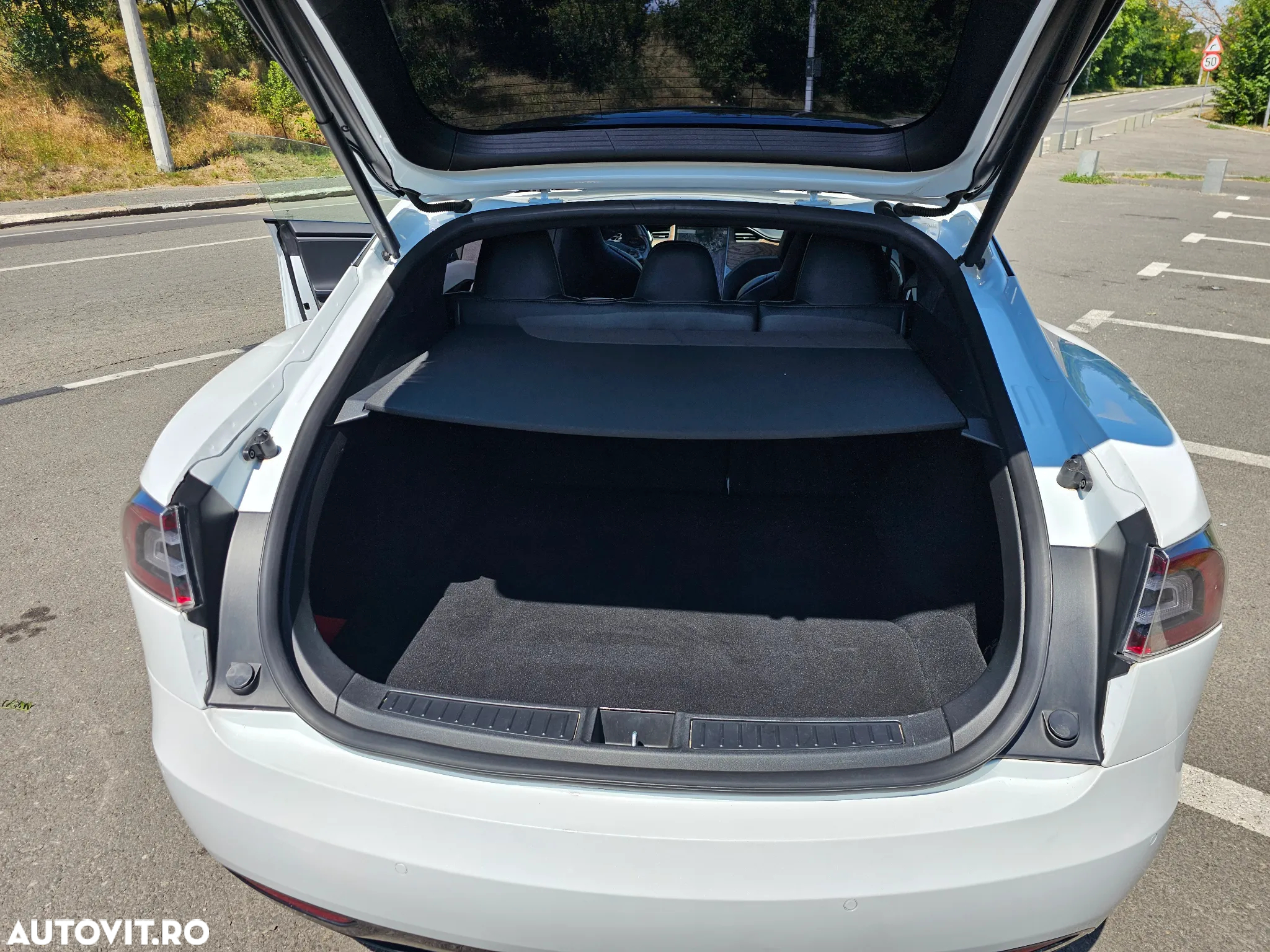Tesla Model S - 13