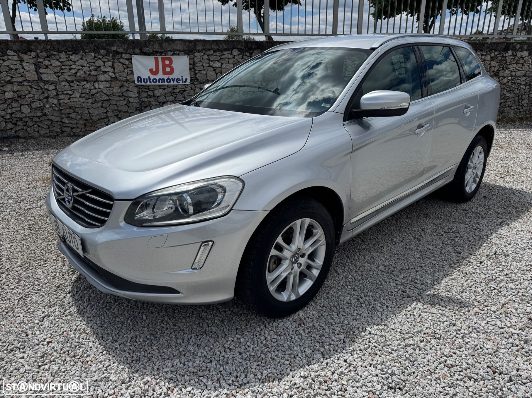 Volvo XC 60 2.0 D3 Momentum Geartronic - 1