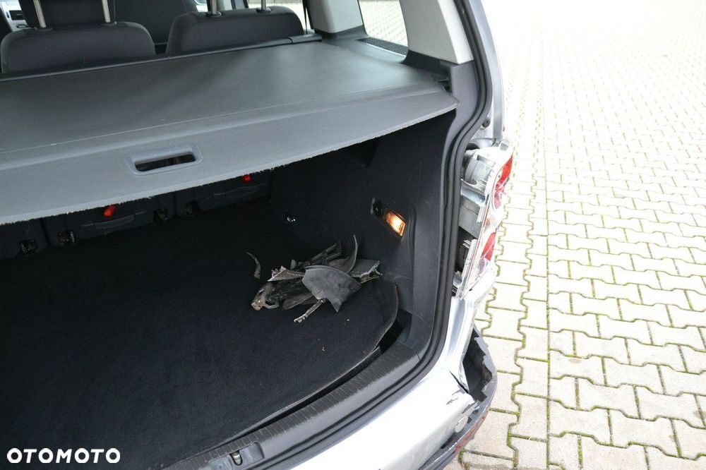 Volkswagen Touran - 12