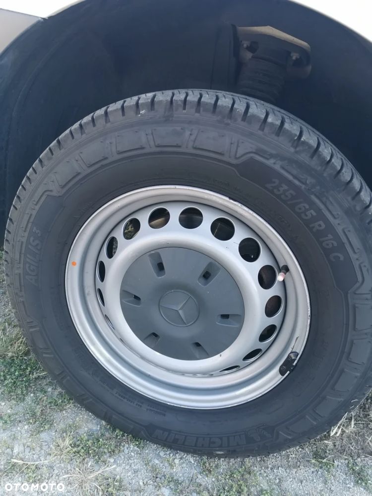 Mercedes-Benz Sprinter B907 - 11