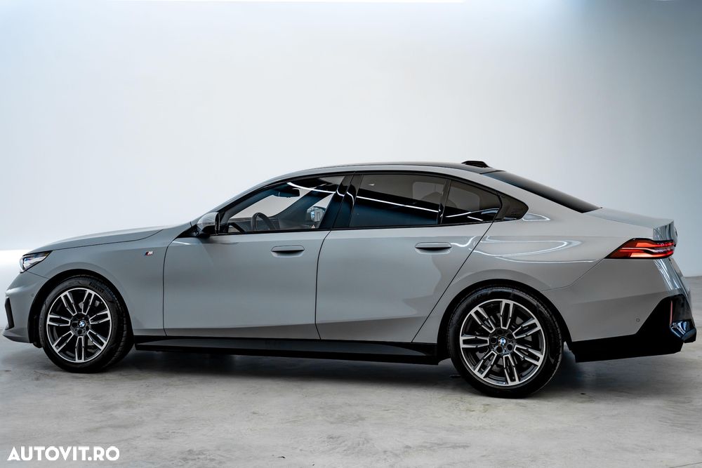BMW Seria 5 520i AT MHEV - 11