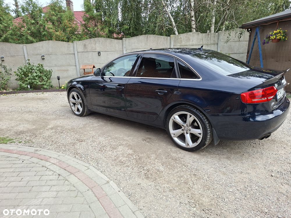 Audi A4 Limousine - 4
