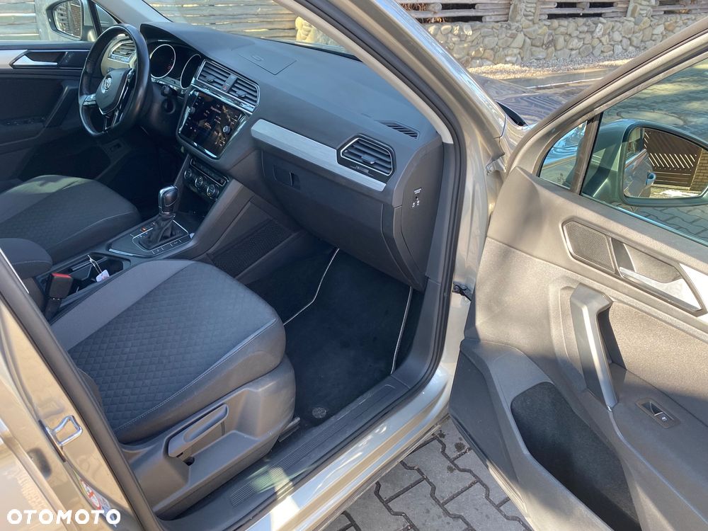 Volkswagen Tiguan - 12