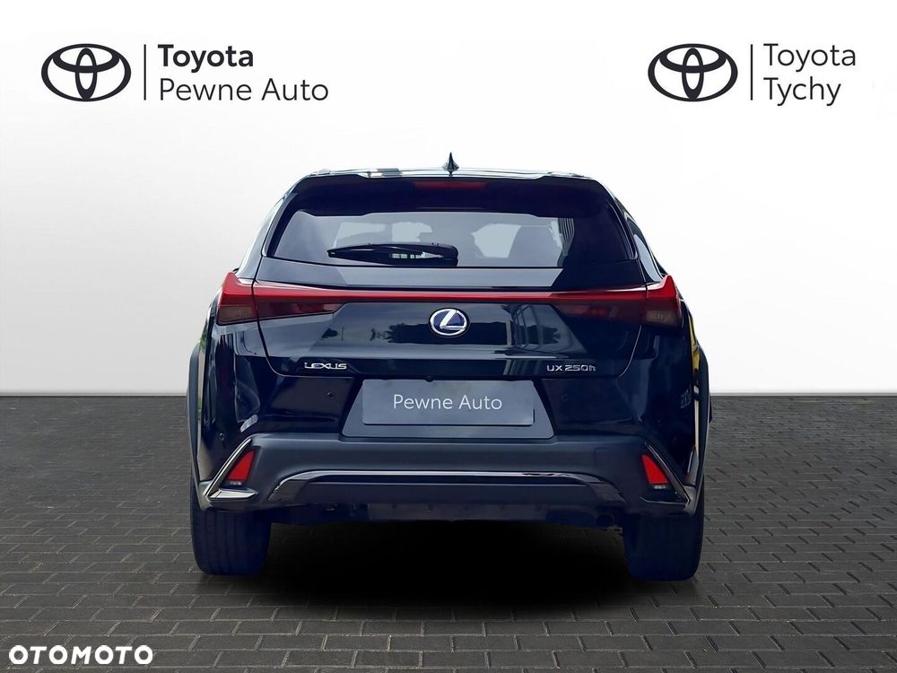 Lexus UX - 4
