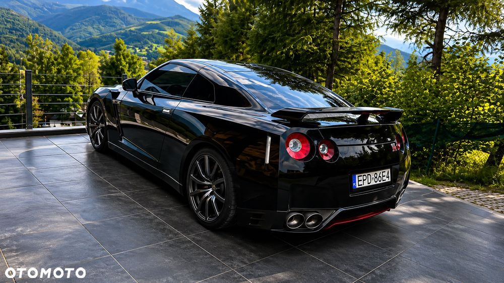 Nissan GT-R - 5