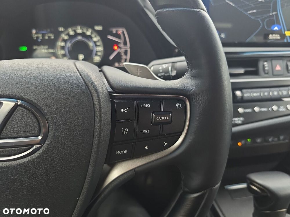 Lexus ES 2025